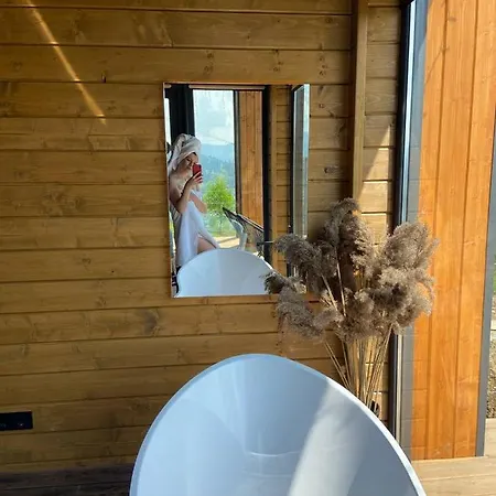 בית נופש Under Sky - з теплим басейном ,чаном-джакузі, панорамною ванною та Playstation 5 סלאבסקה